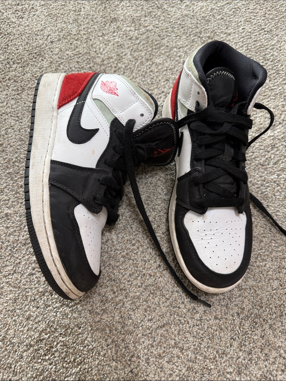 Men’s size 6 6Y Air Jordan 1 Mid Black White Red Sneakers BQ6931-100